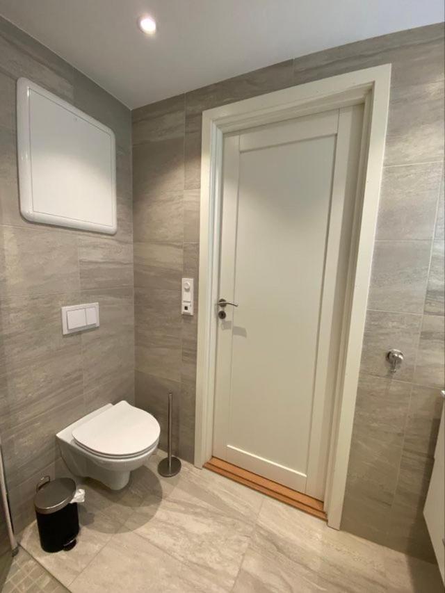 Modern Apartment With Free Parking Берген Экстерьер фото